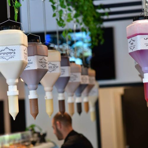 container with white teat 2